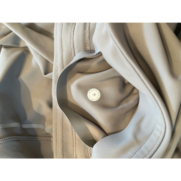 Lululemon Base Pace High-Rise Reflective Tight 25"
Gull Grey Women’s Size 4 - Picture 13 of 16
